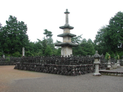 石塔寺三重石塔の写真